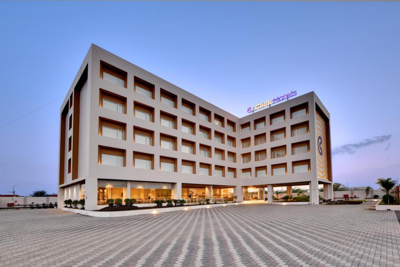 Click Hotel Pithampur Mhow Eksteriør billede