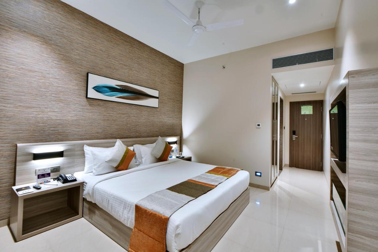 Click Hotel Pithampur Mhow Eksteriør billede