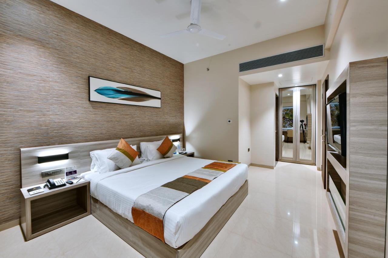 Click Hotel Pithampur Mhow Eksteriør billede