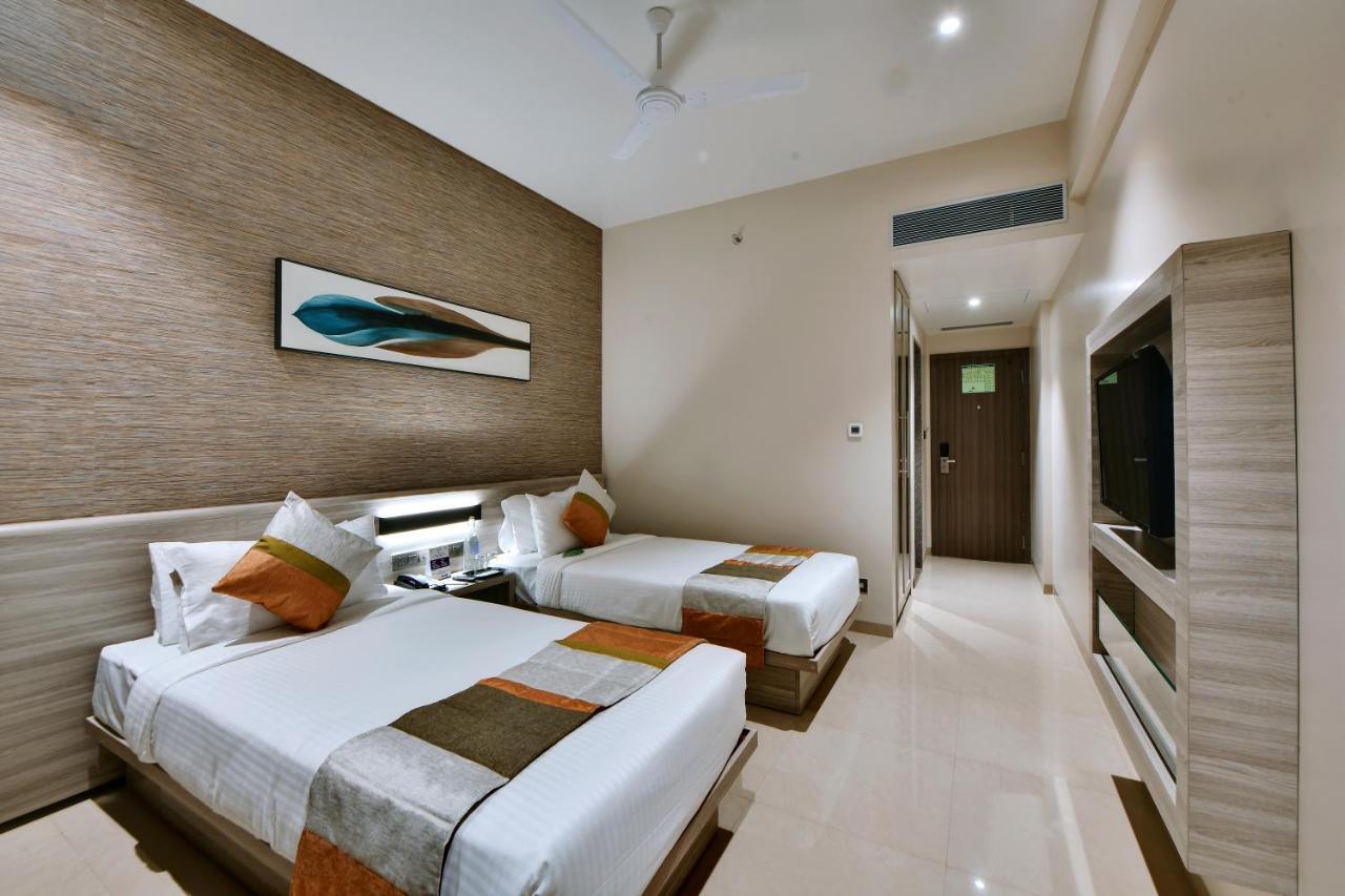 Click Hotel Pithampur Mhow Eksteriør billede